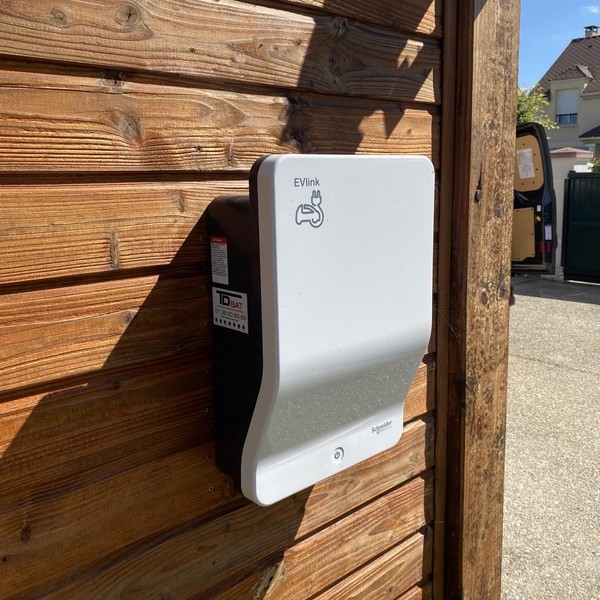 TDBAT-Borne de recharge électrique